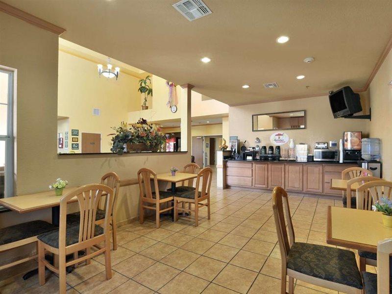 Super 8 By Wyndham San Antonio/Alamodome Area Hotel Luaran gambar