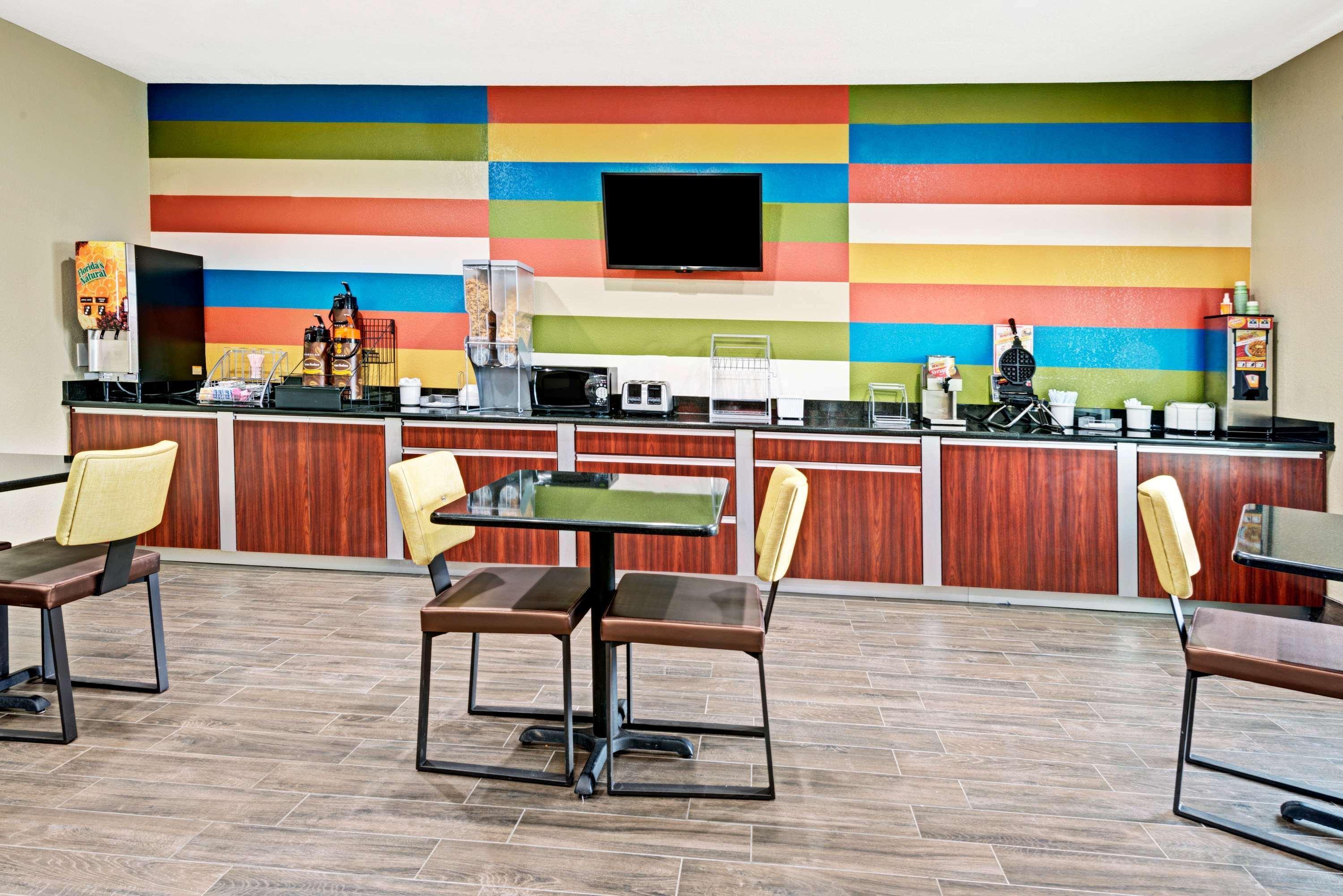 Super 8 By Wyndham San Antonio/Alamodome Area Hotel Luaran gambar